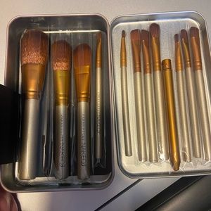 Brand new - Naked3 makeup brushes -12 in a set